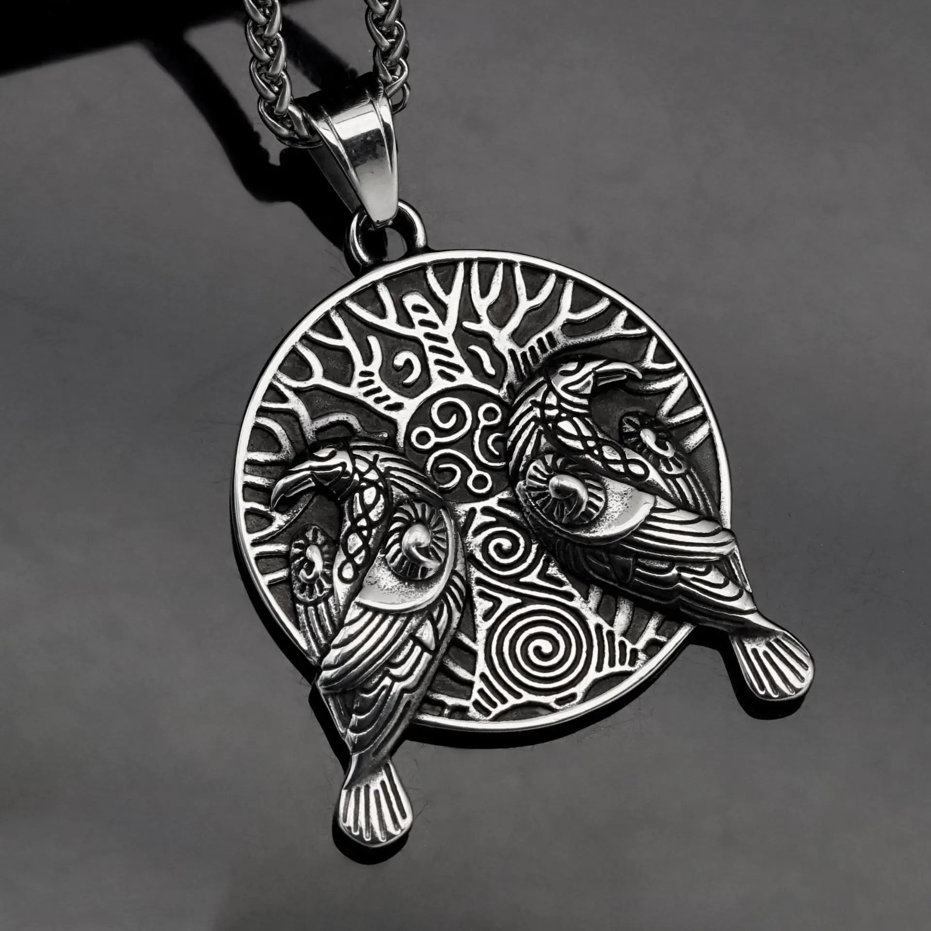 复古朋克维京海盗乌鸦图腾护身符防水防锈不锈钢首饰吊坠项链男式新款