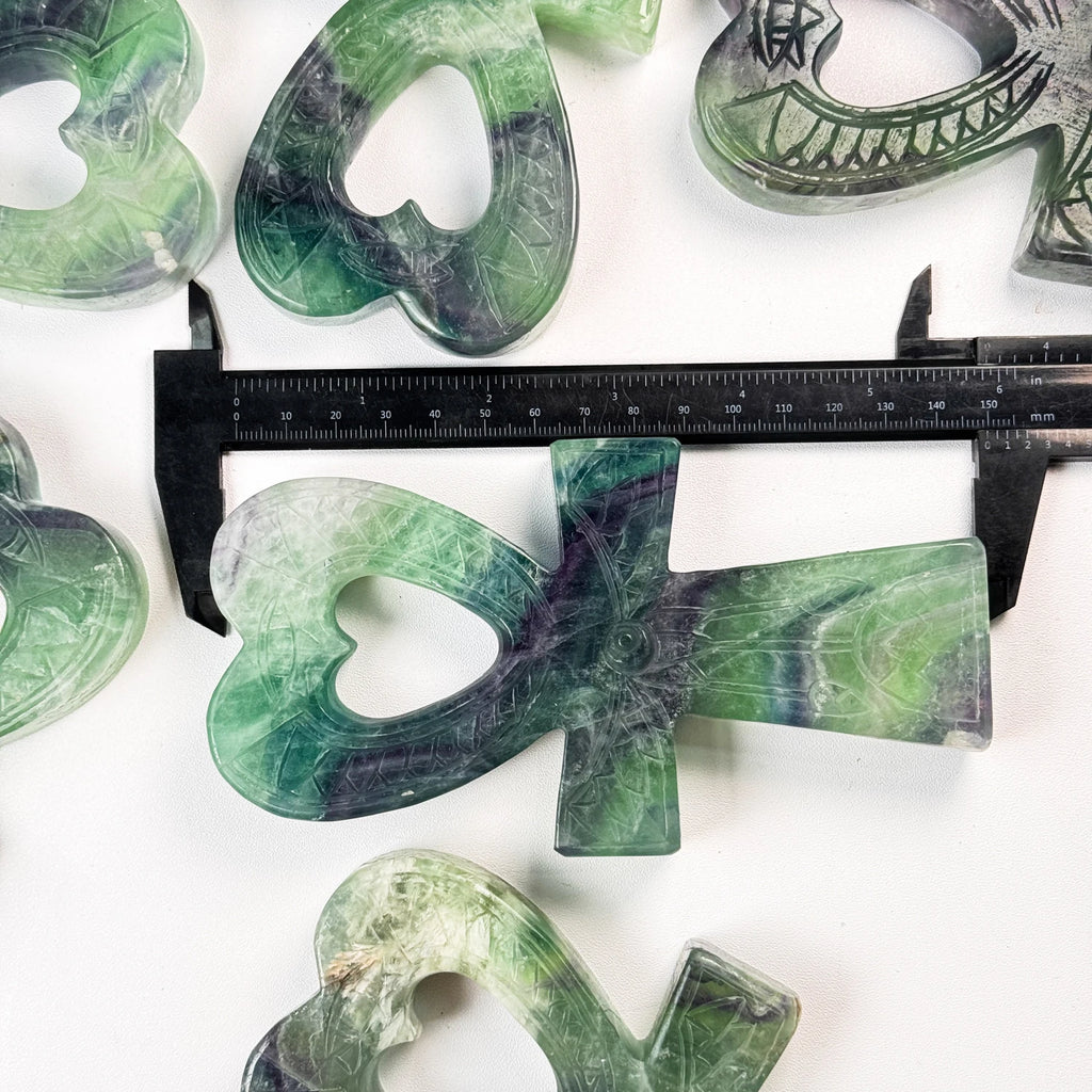 批发厂家价格抛光水晶雕刻彩虹萤石安克生命护身符水晶工艺品获取能量