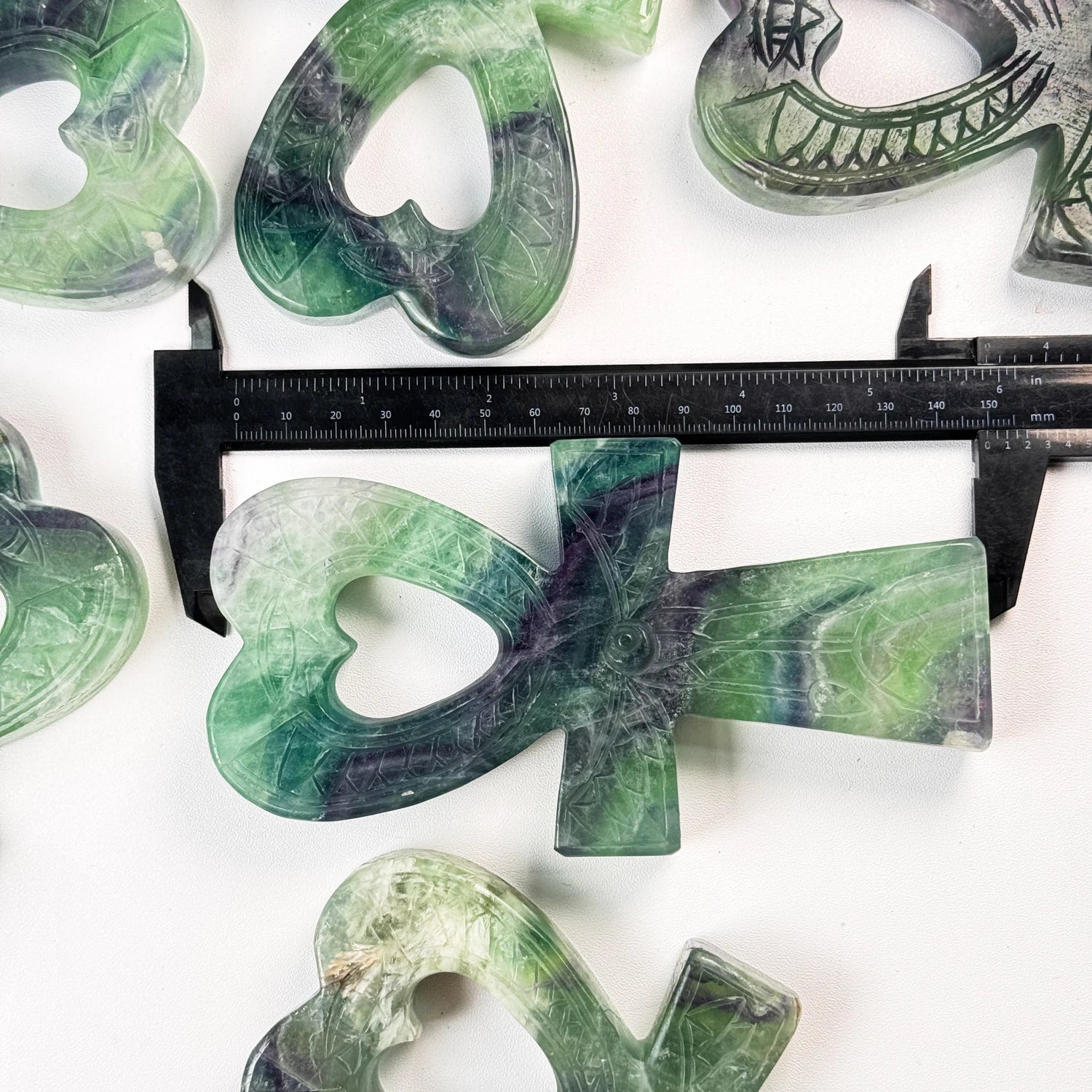 批发厂家价格抛光水晶雕刻彩虹萤石安克生命护身符水晶工艺品获取能量